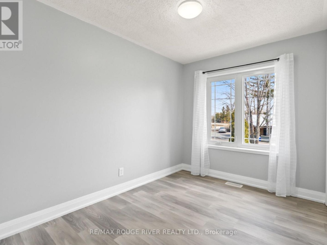 495 LAKELAND CRESCENT, 