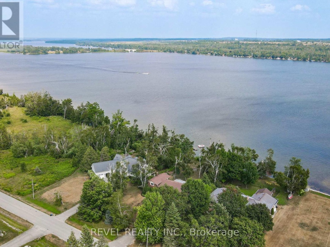 126 PINEWOOD BOULEVARD, Canal Lake