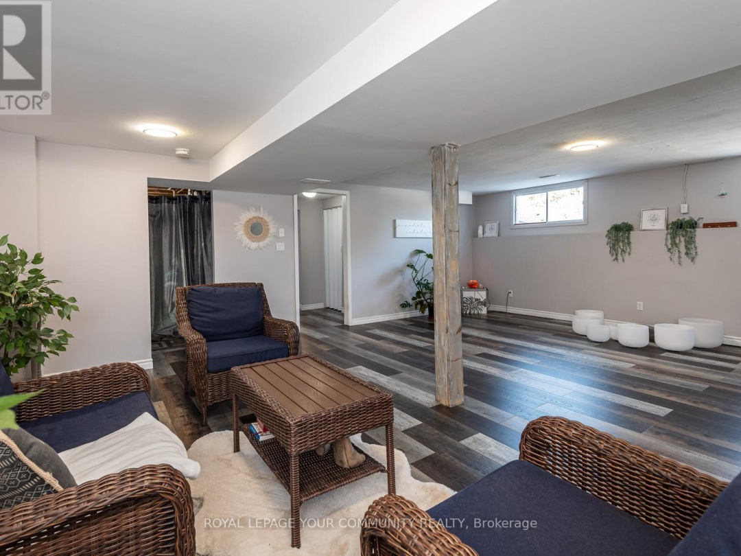 347 LAKELAND CRESCENT, 