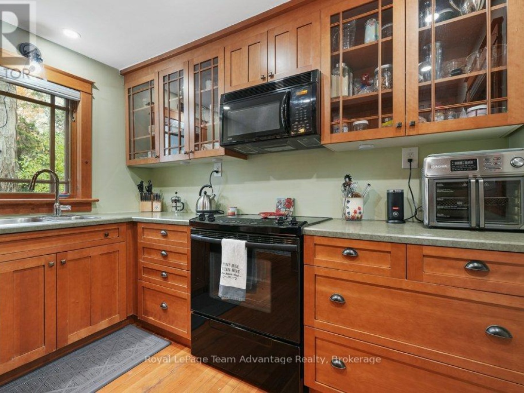 3 BELVEDERE AVENUE, Parry Sound
