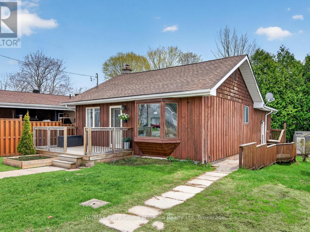 23 HIGHLAND CRESCENT, Parry Sound