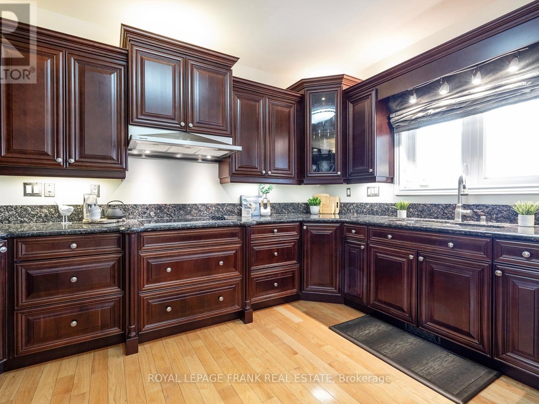 24 GILSON POINT PLACE, 