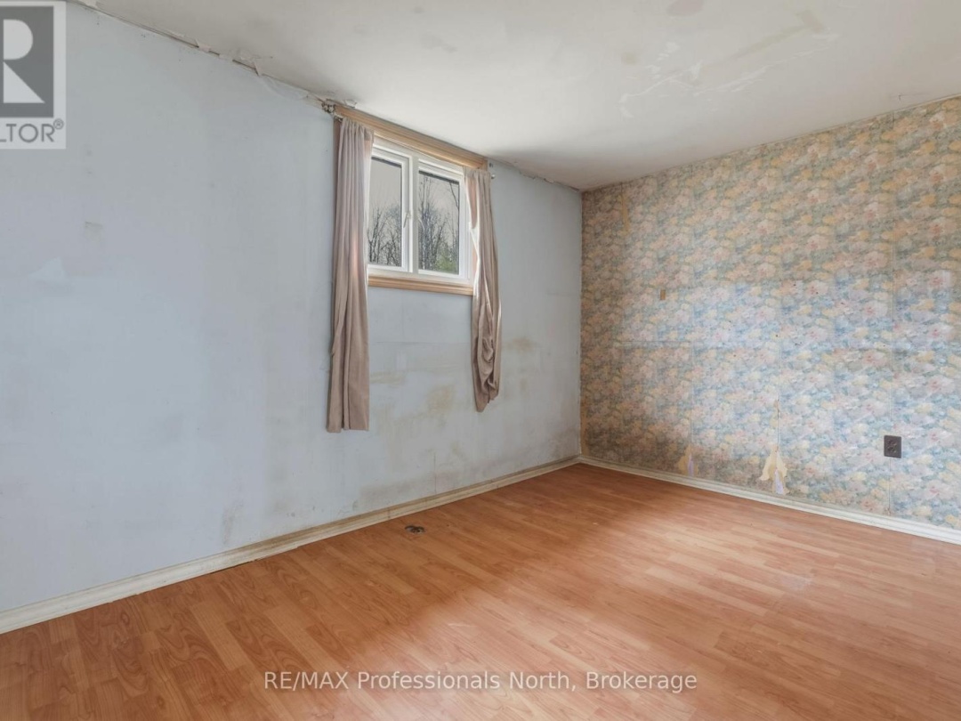 1056 KIRK LINE W, Bracebridge (Macaulay)