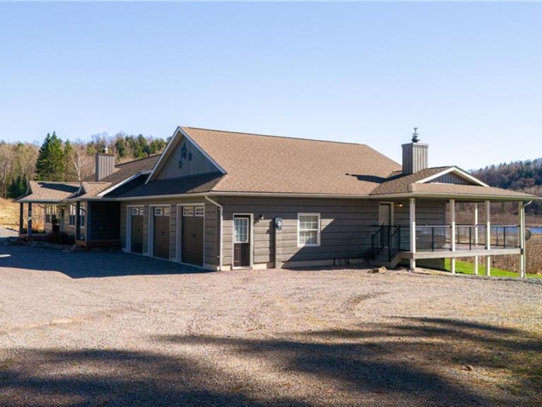 427 West Browns Road, Weeduck Lake