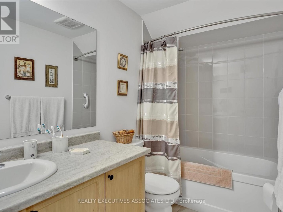 36 - 17 LAKEWOOD CRESCENT, 