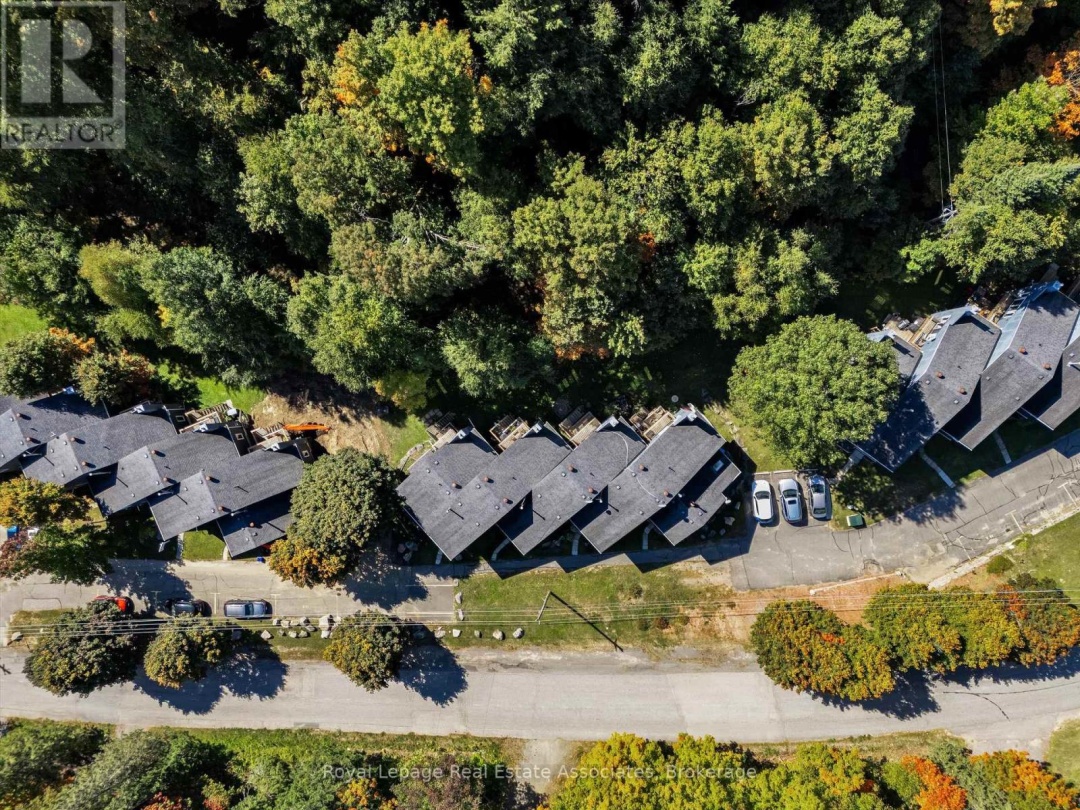 16 - 1581 HIDDEN VALLEY ROAD, 
