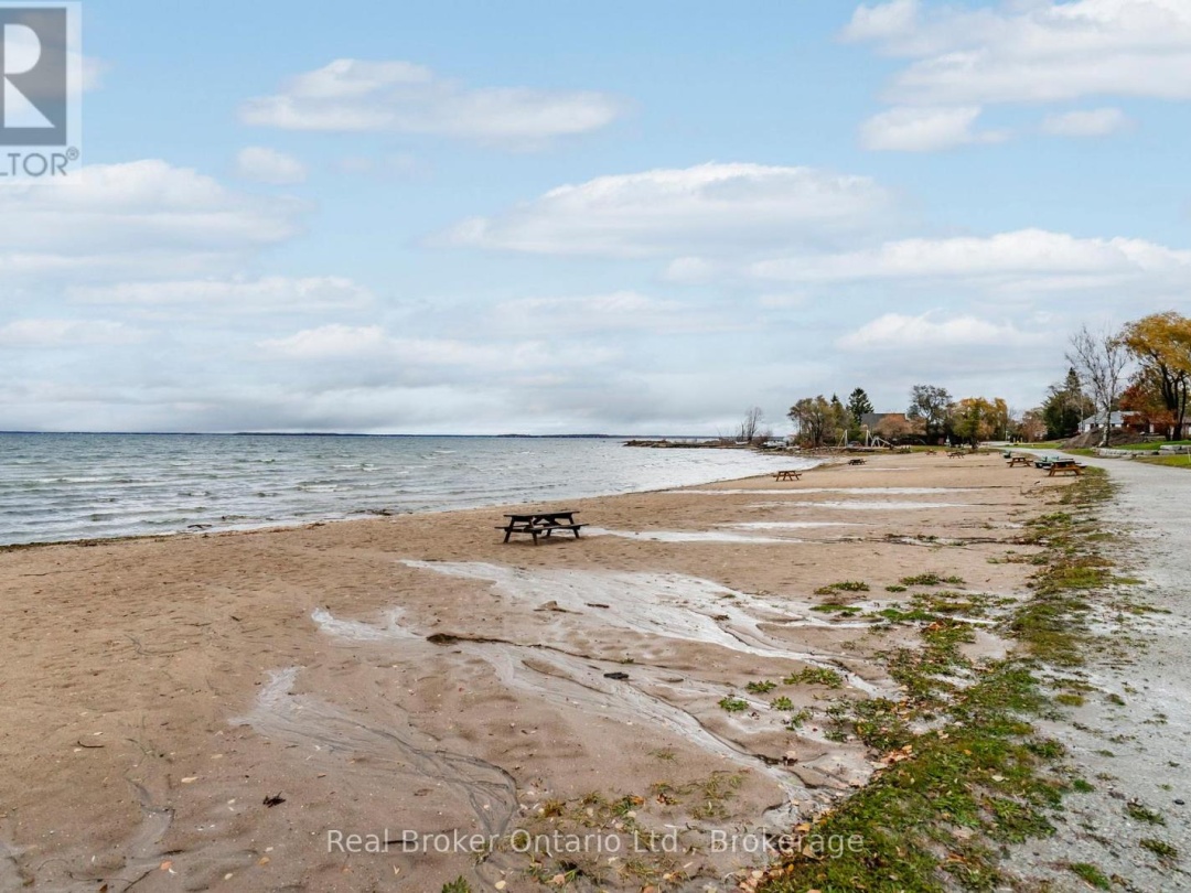 33 GLOUCESTER GROVE, Georgian Bay