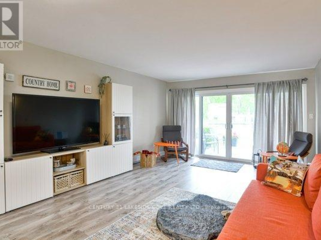 UNIT 14 - 1 PARADISE BOULEVARD, Lake Simcoe