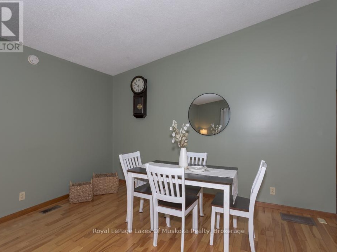 10 MUSKOKA PINES ROAD, 