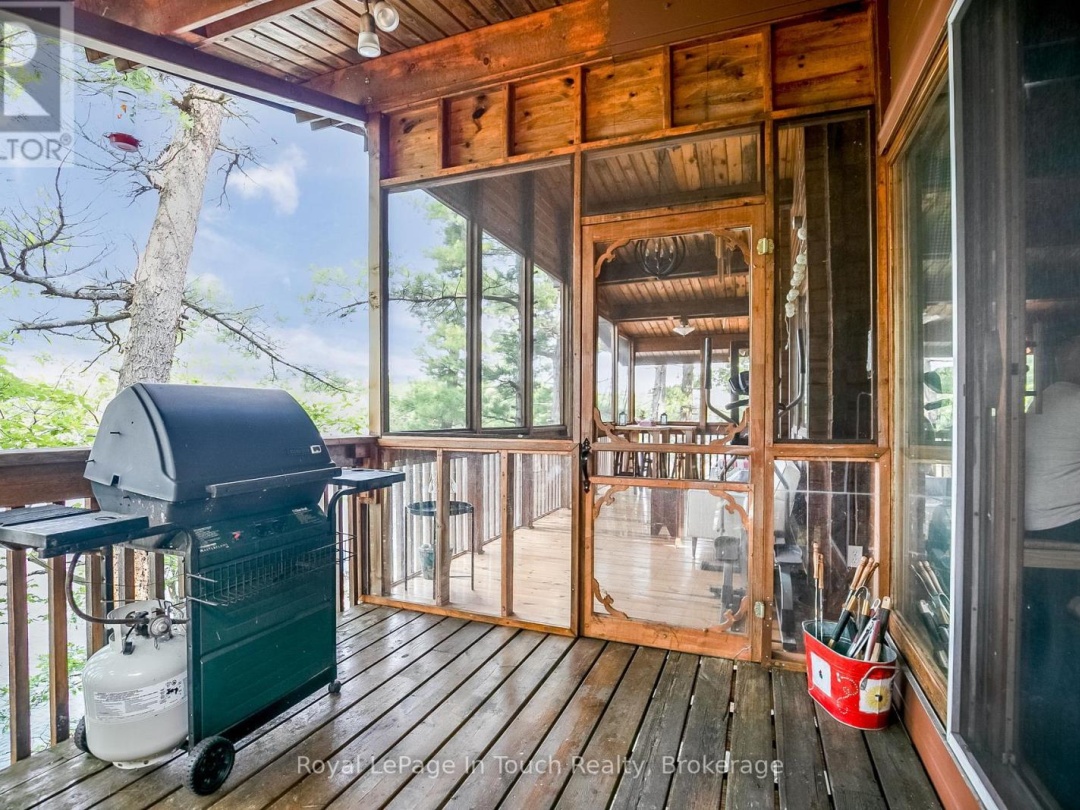 B207-7 WAHSOUNE ISLAND, Georgian Bay
