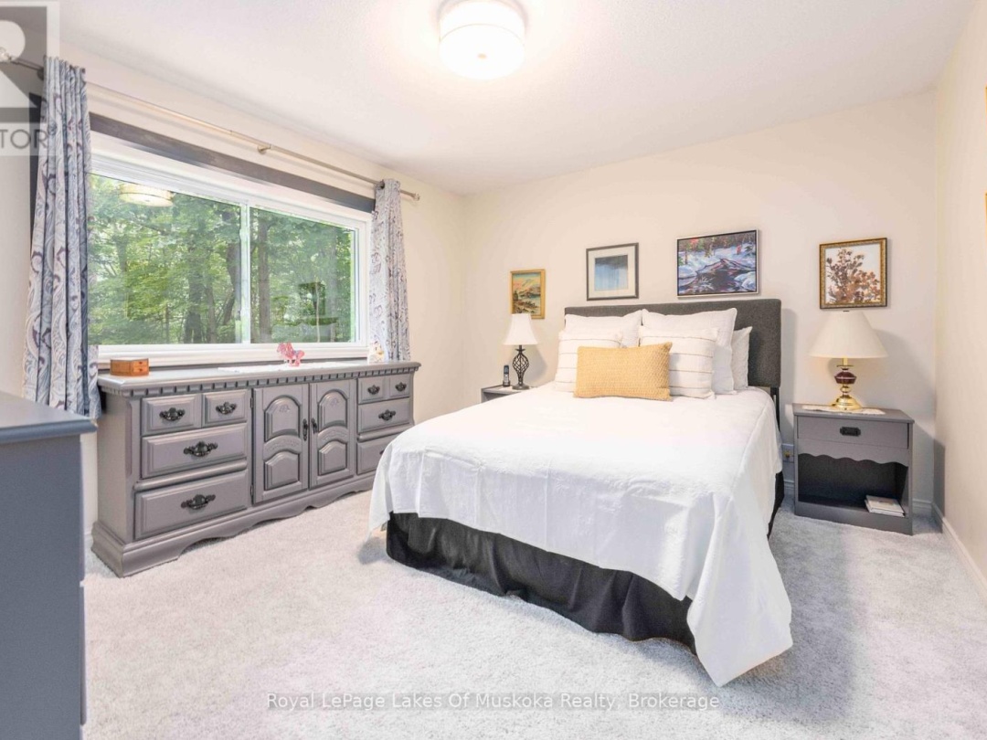 1588 SKYLINE DRIVE, Peninsula Lake