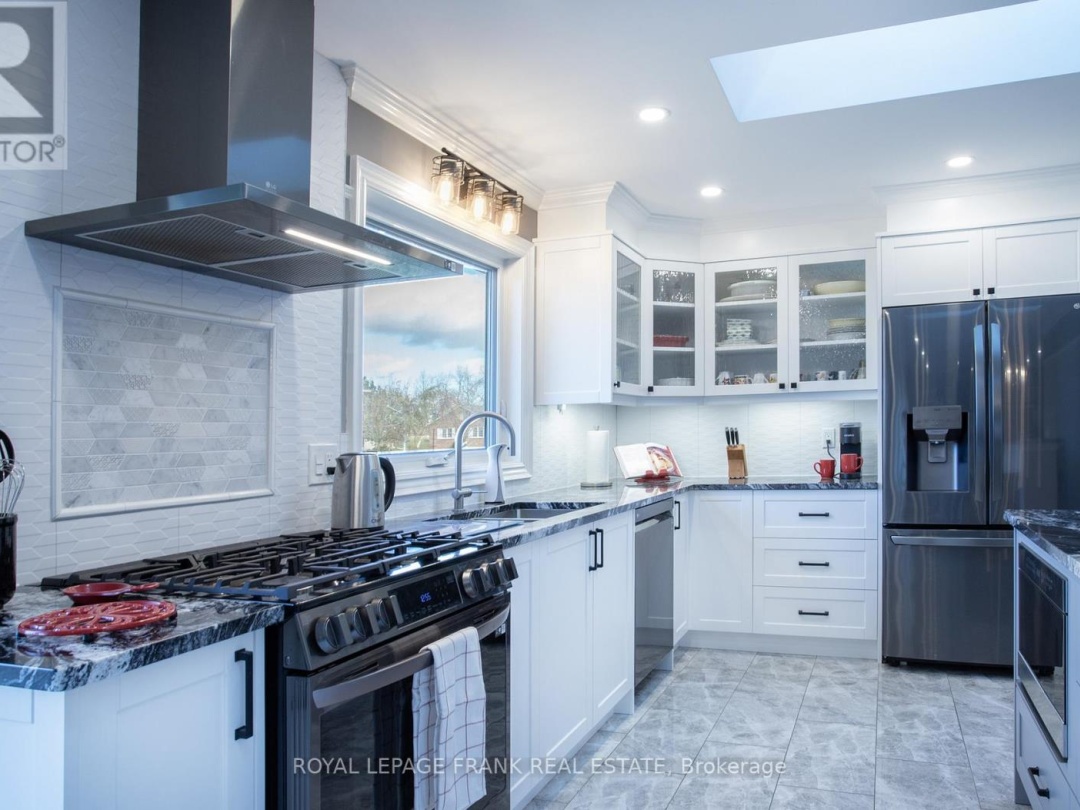 15 HALLETT CRESCENT, 