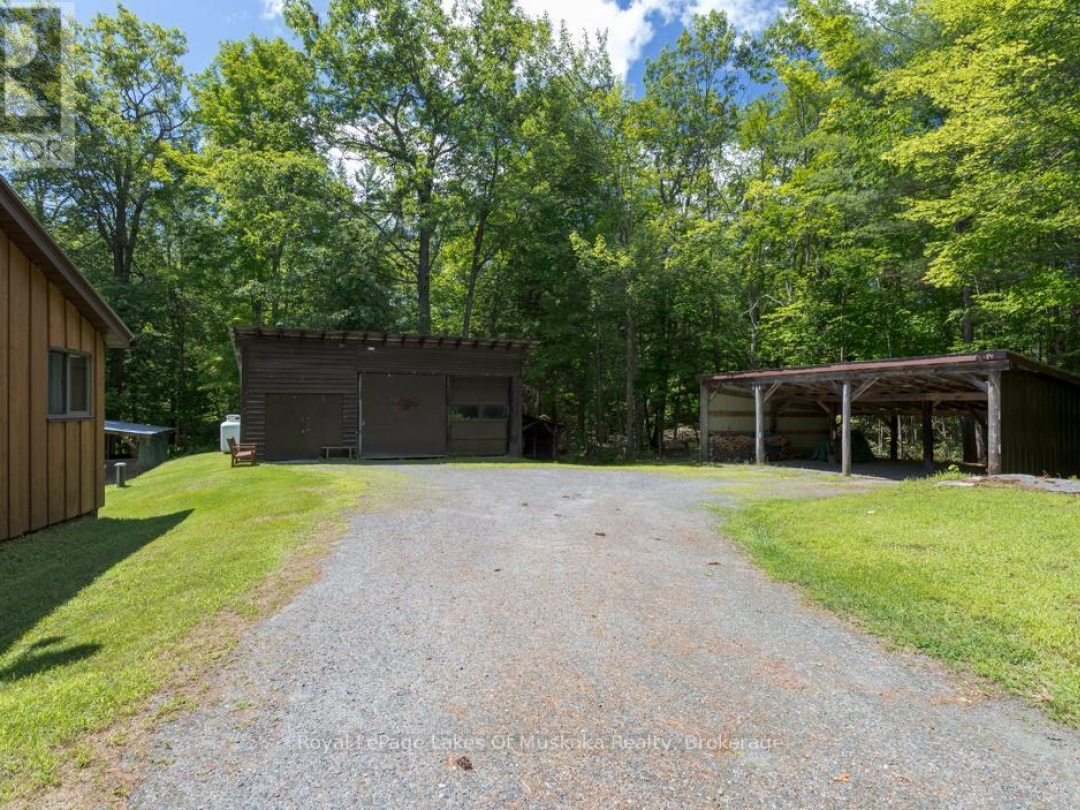 10 MUSKOKA PINES ROAD, 