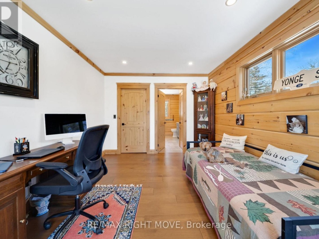 1935 MCLEOD DRIVE, Severn River
