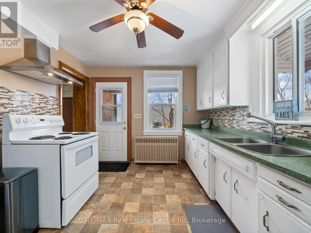 24 LINDSAY STREET, Kawartha Lakes (Fenelon Falls)
