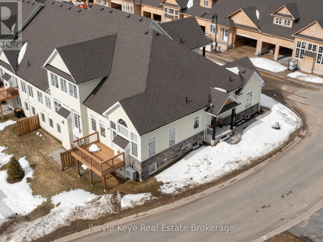 2 LEEDS COURT, Muskoka River