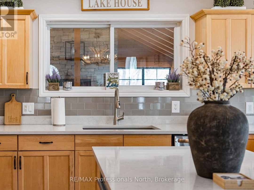 3179 TRAPPERS TRAIL, Miskwabi Lake