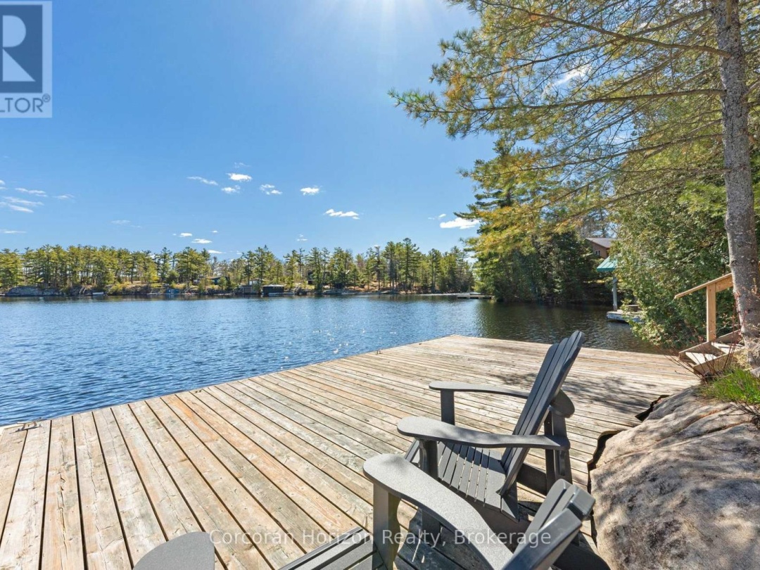 462 ISLAND 90 ISLAND, Six Mile Lake
