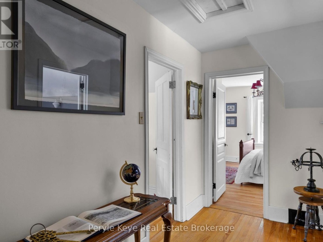 9 KING STREET, 