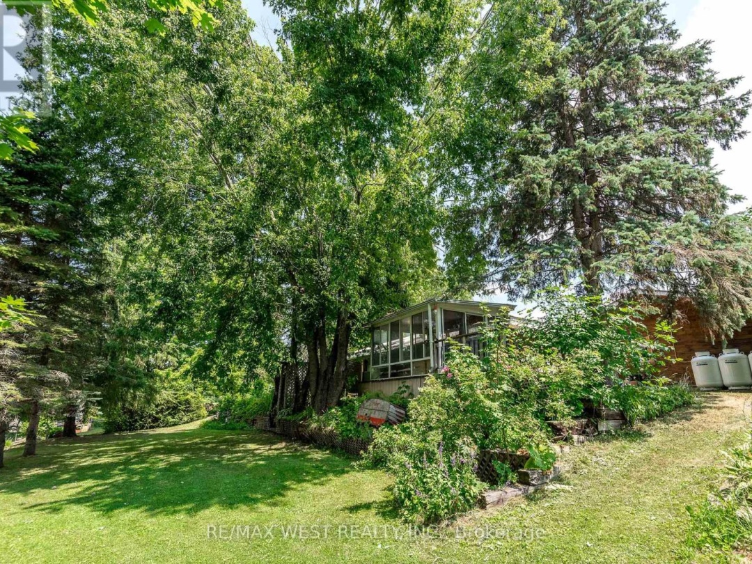 8 ROBINS LANE, 