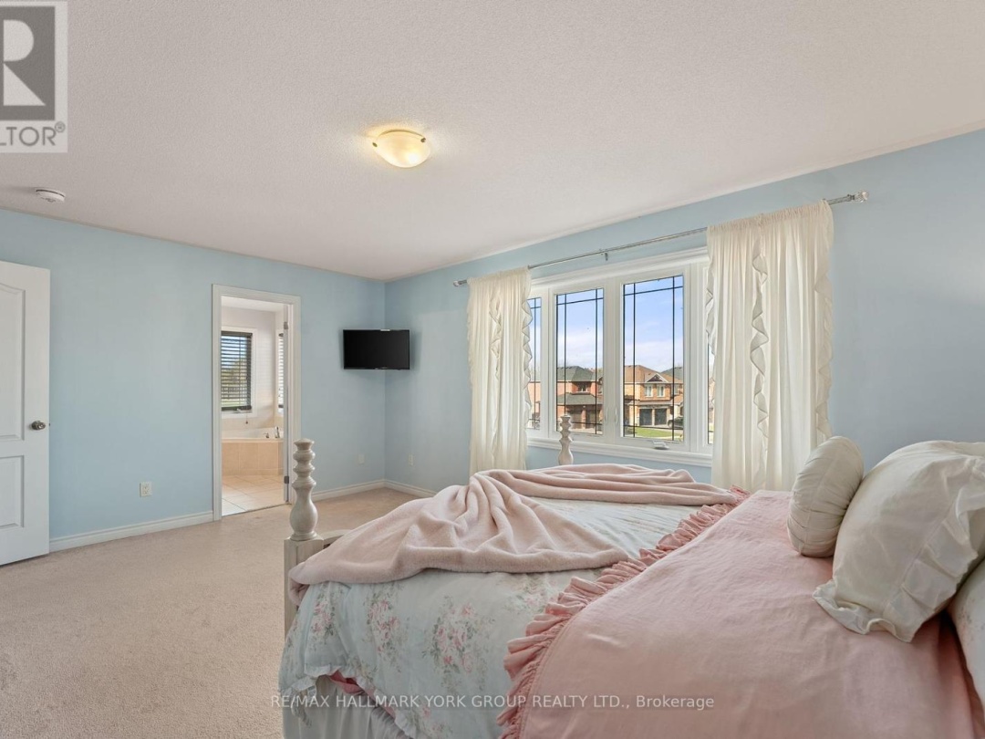 8 POLLOCK AVENUE, Lake Simcoe