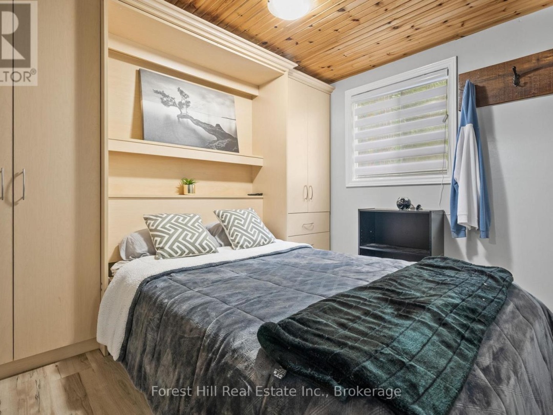 1099 BRACKEN TRAIL, Little Gull Lake