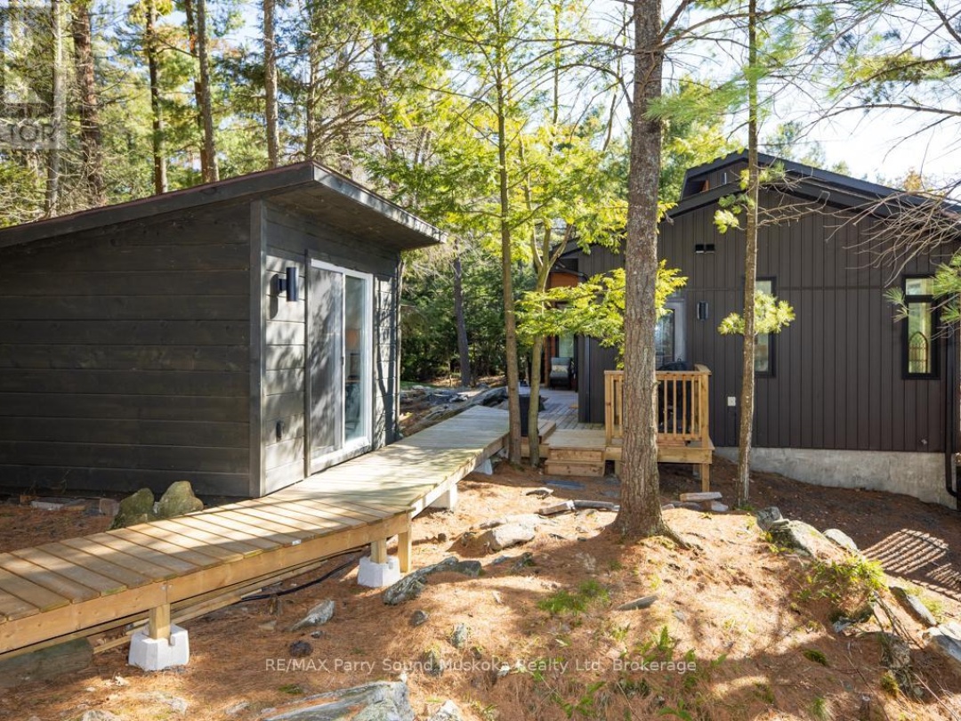 1201 GEEWADIN ROAD, Georgian Bay