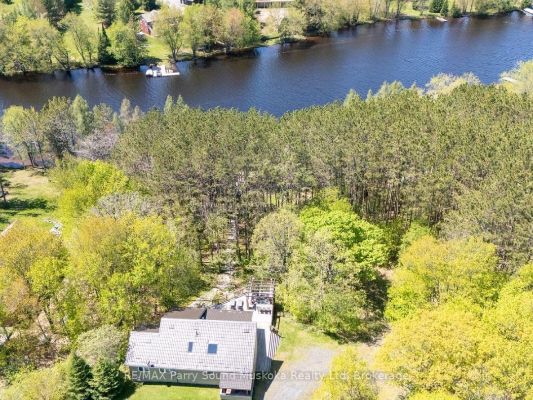 587 CENTRE ROAD, Manitouwabing Lake