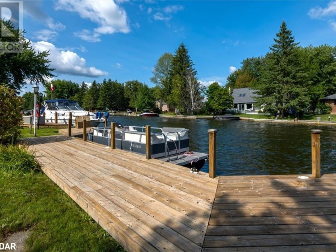 57 Lake Avenue, Lake Simcoe