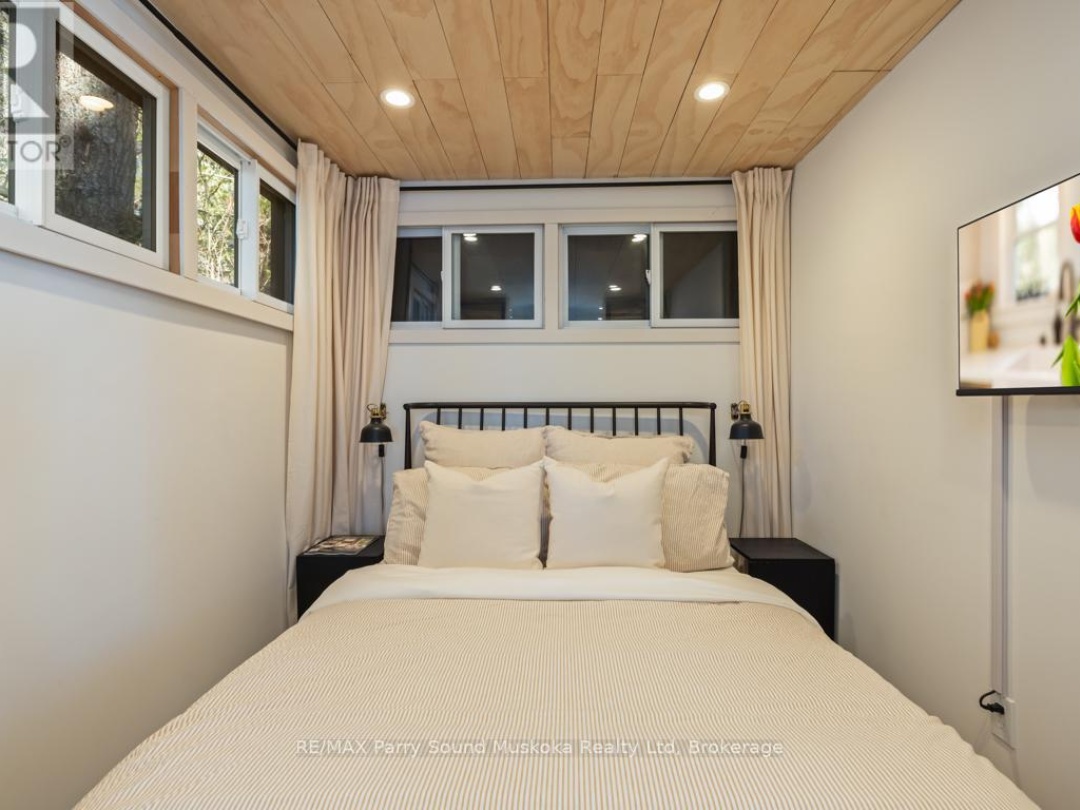 1201 GEEWADIN ROAD, Georgian Bay