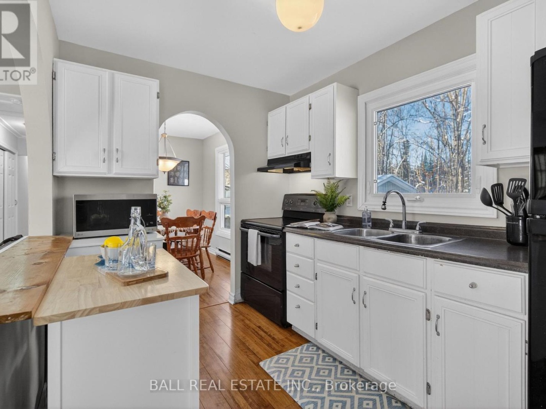 25 BAYVIEW ESTATE ROAD, Sturgeon Lake
