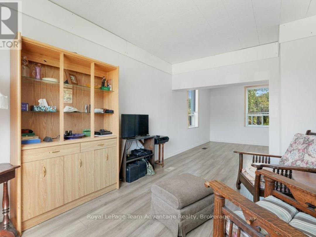 76 BOWES STREET, Parry Sound