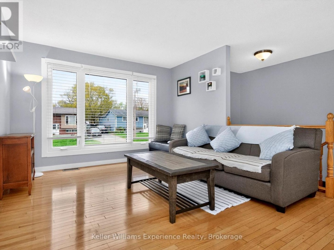 72 BAY STREET, Tay (Victoria Harbour)
