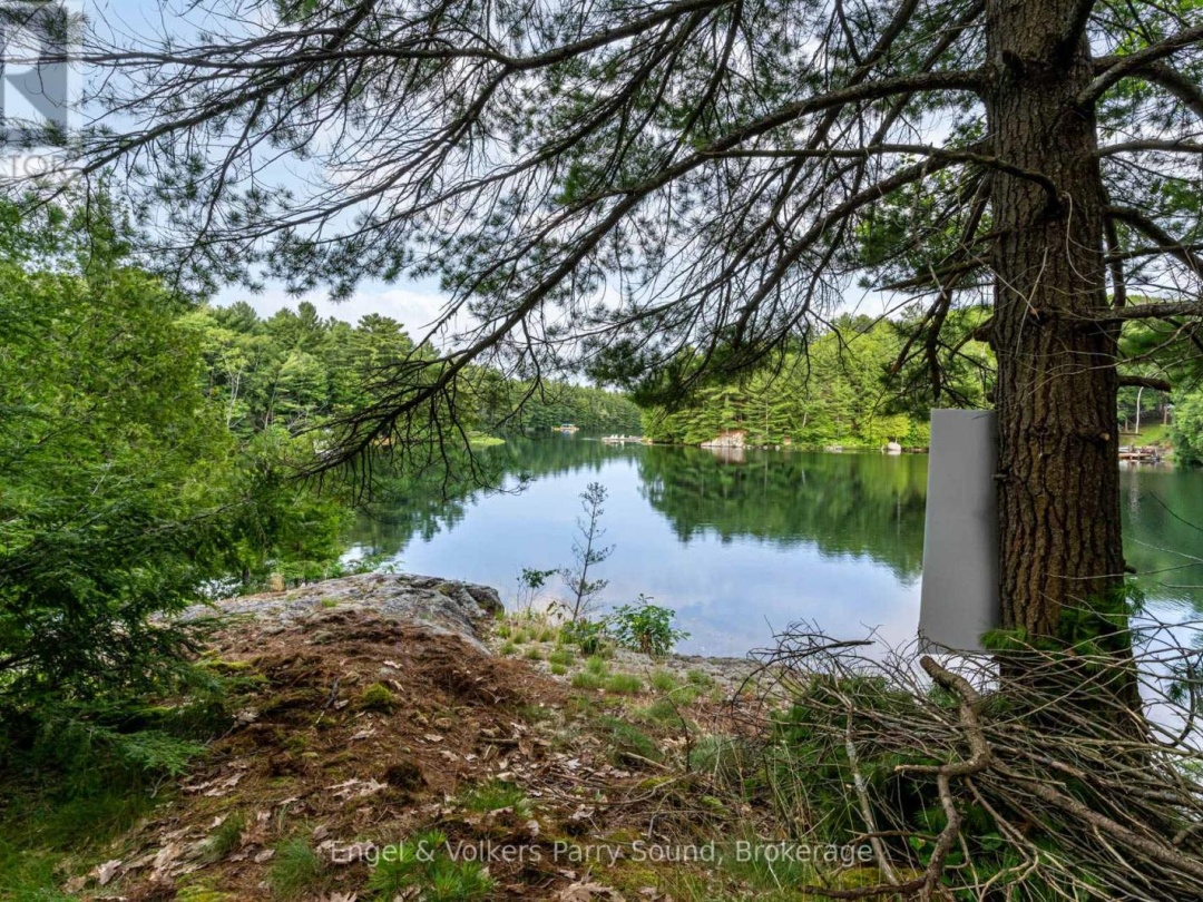16 GILES ROAD, Otter Lake