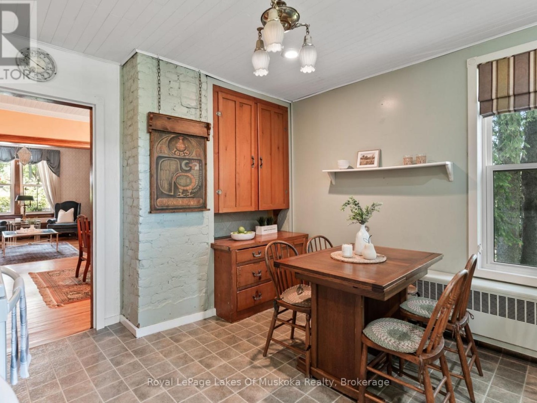 229 FRASERBURG ROAD, Bracebridge (Macaulay)