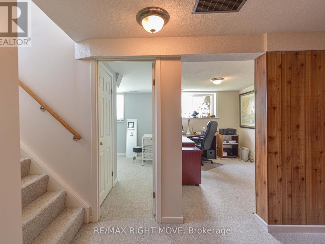 905 WOODLAND DRIVE, 