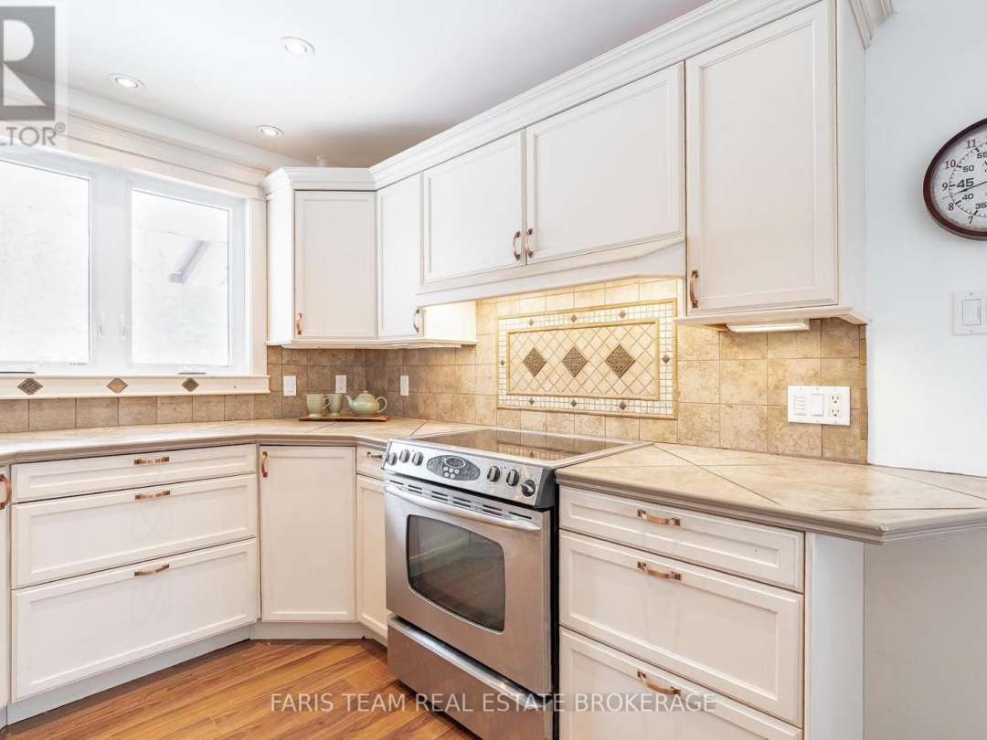1520 ROSEMOUNT ROAD, Tay