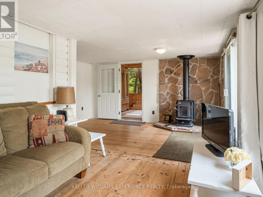 1049 ELSIE BAY DRIVE, Horseshoe Lake