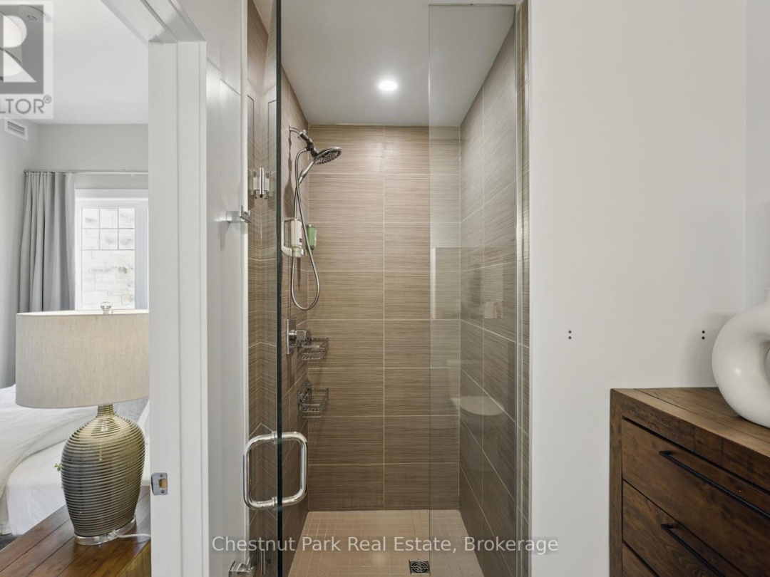 25 PEN LAKE POINT ROAD, UNIT 007, Peninsula Lake