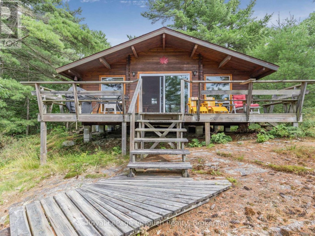 B207-10 WAHSOUNE ISLAND, Georgian Bay
