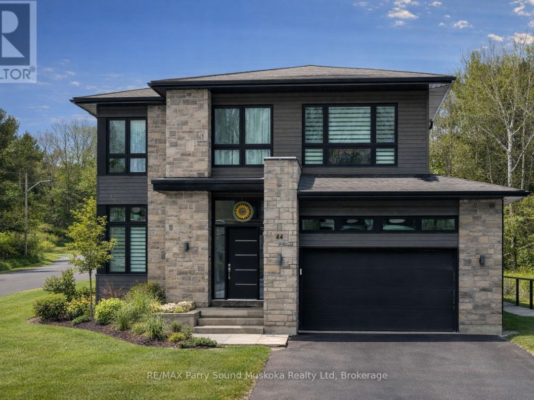 44 DENNIS DRIVE, Parry Sound