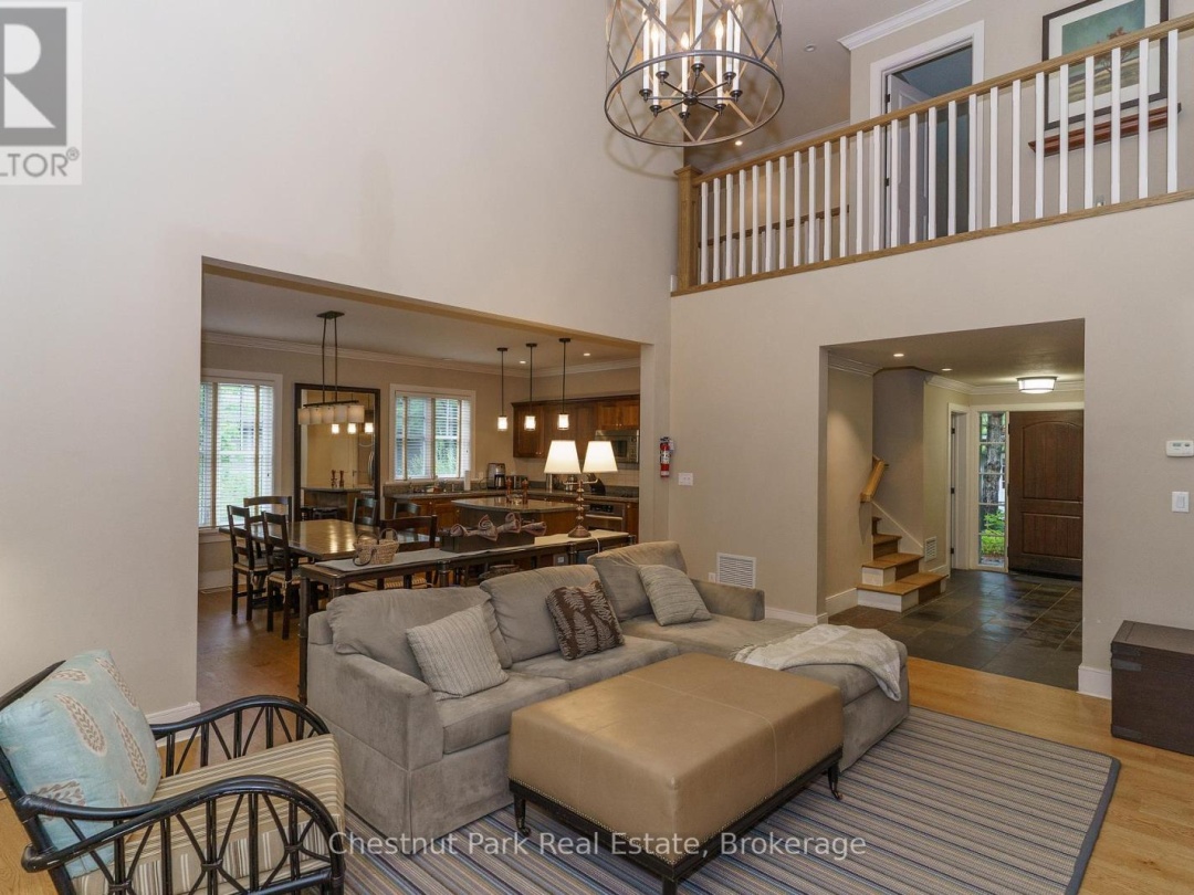 501 GLEN ABBEY WAY E, 