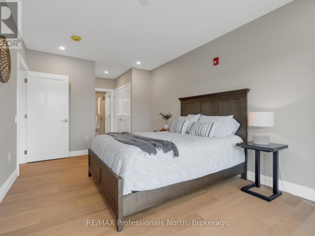 105 - 32 BRUNEL ROAD, 