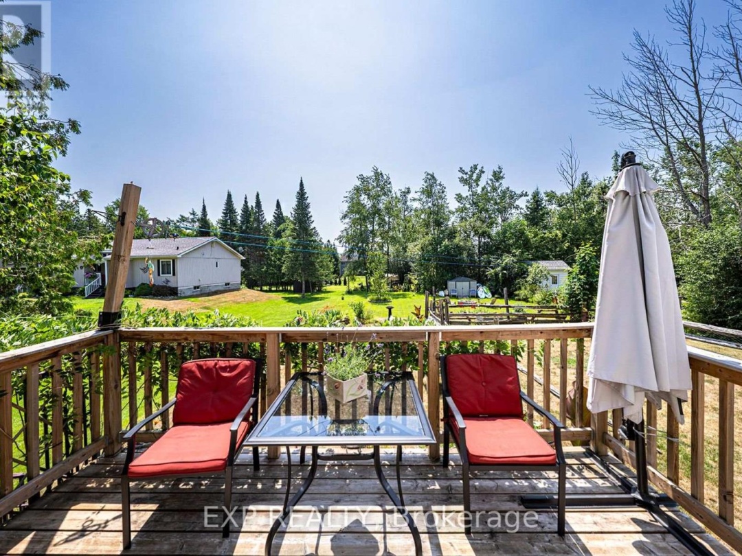 8 PINEWOOD BOULEVARD, 