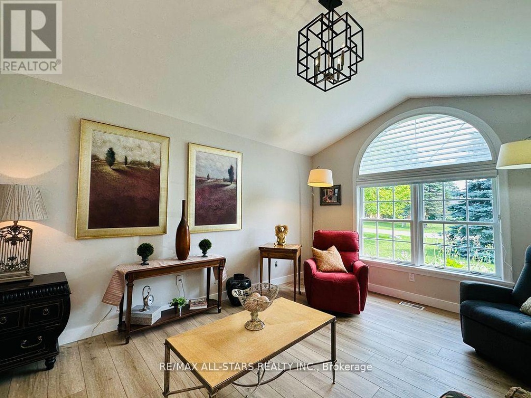36 RUSSELL HILL ROAD, Kawartha Lakes (Bobcaygeon)