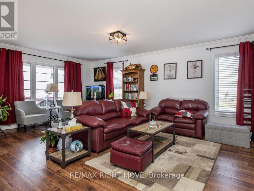 1 SINCLAIR CRESCENT, Ramara (Atherley)