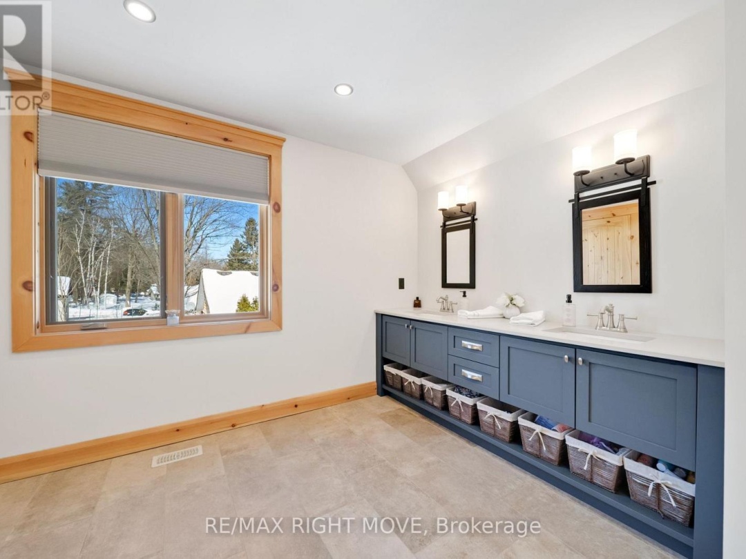 1935 MCLEOD DRIVE, Severn River
