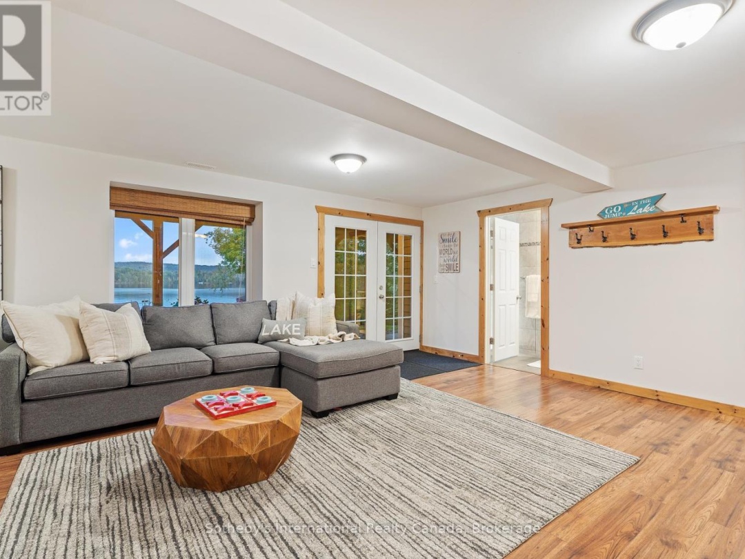 1111 MAPLEHURST DRIVE, Peninsula Lake