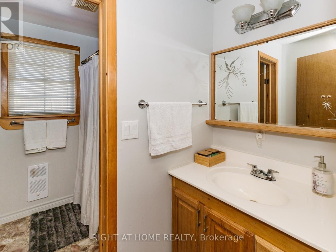 16366 HWY 35, Algonquin Highlands (Stanhope)