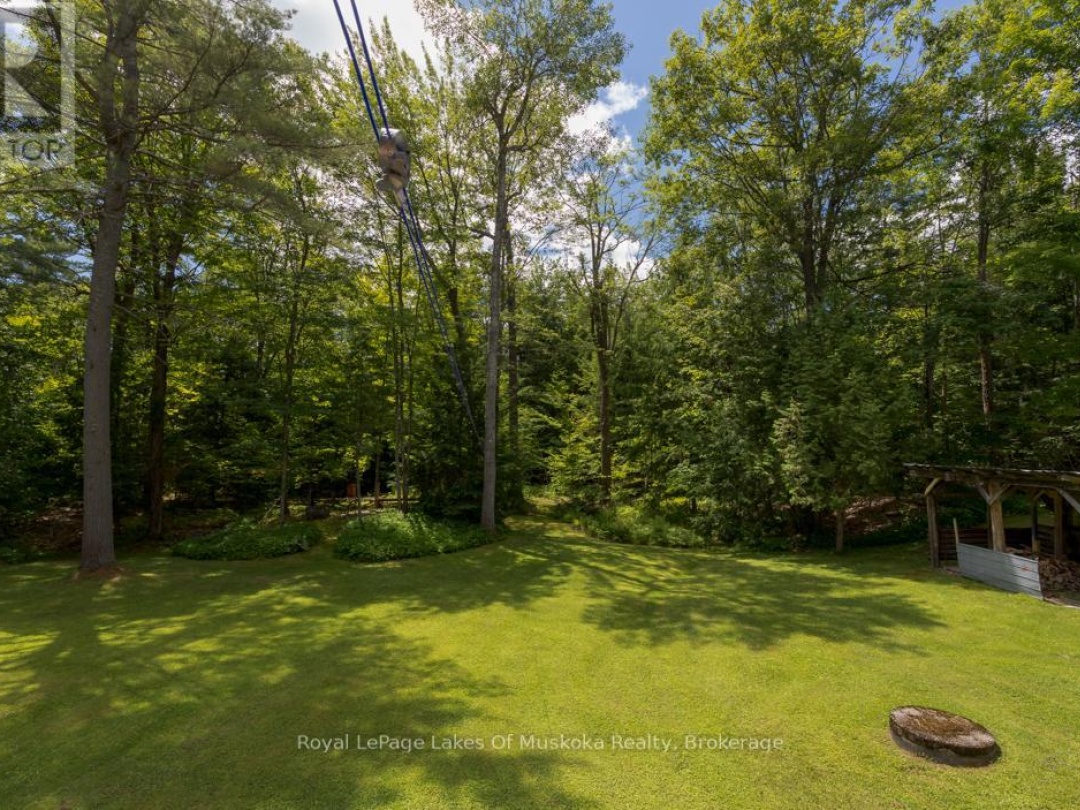 10 MUSKOKA PINES ROAD, 